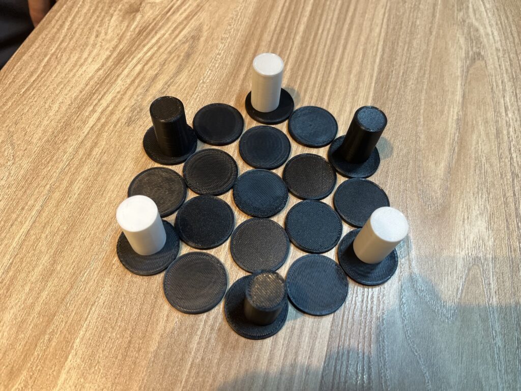 最近の作品：SNSで見たボードゲームを再現したもの（＠tanoshimidanaaaさんより提供）