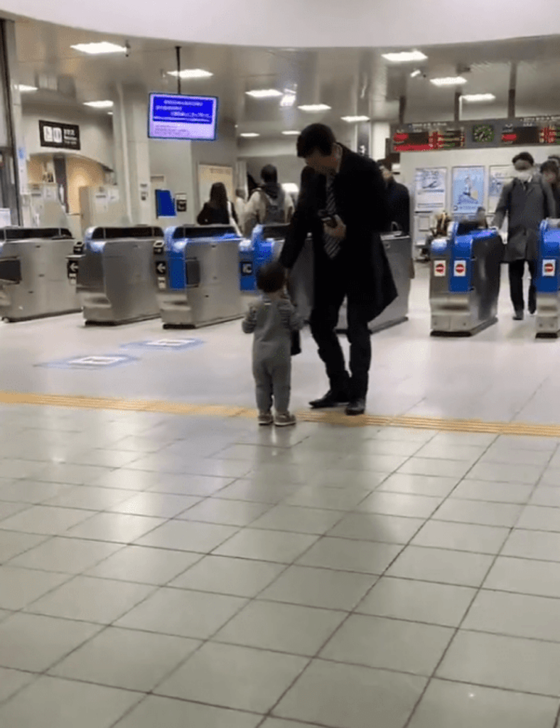 嬉しそうなじいじ（@ninjin_danceさんより提供）