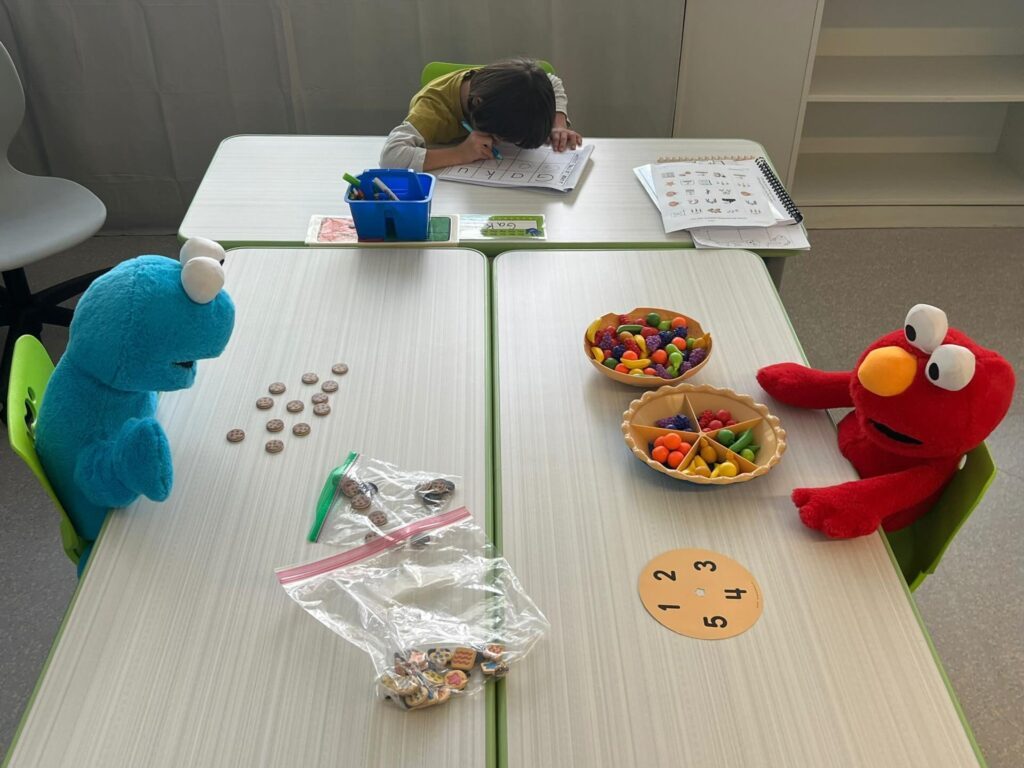 ぬいぐるみと一緒に①（＠naocow705さんより提供）