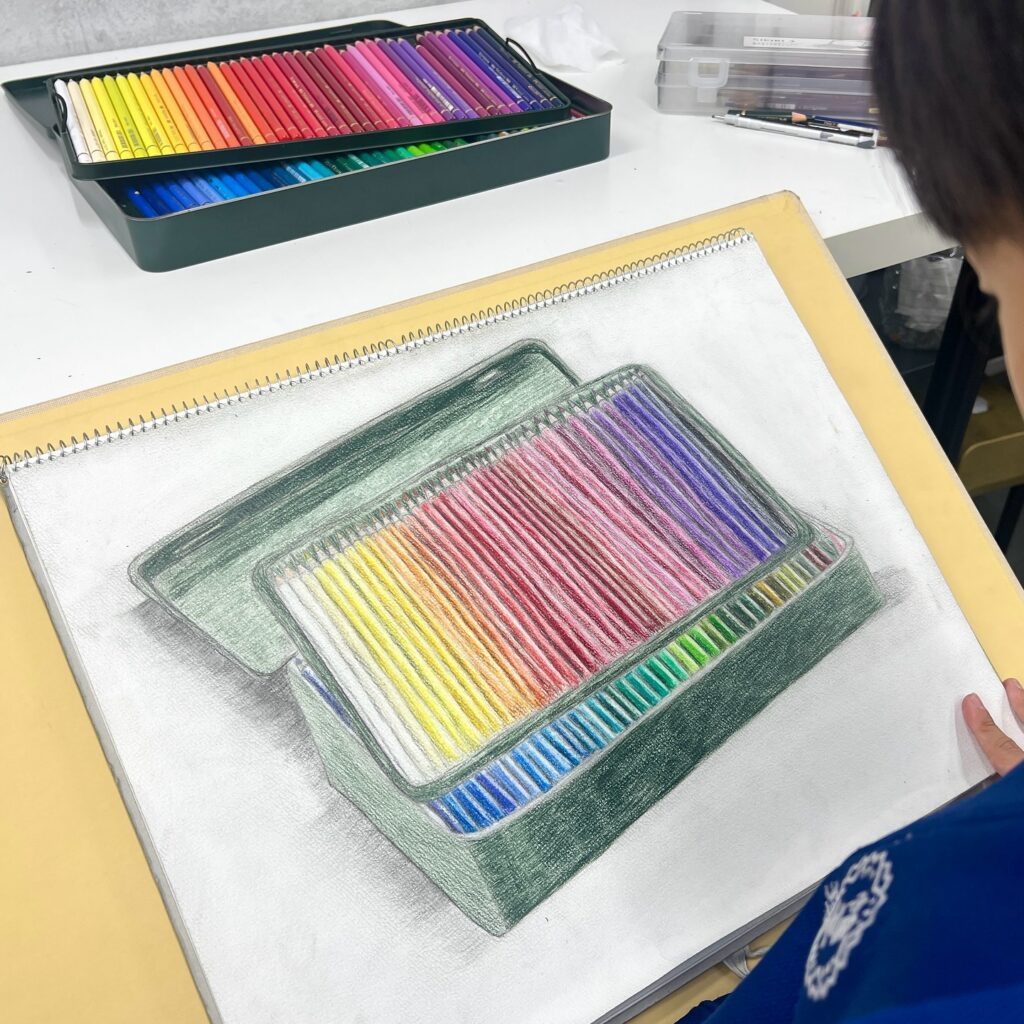 生徒さんが描いた色鉛筆の絵（＠ecru_artさんより提供）