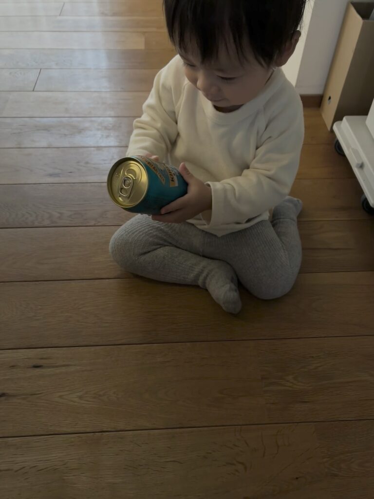 じっと見つめています（＠_____ihana.mamaさんより提供）