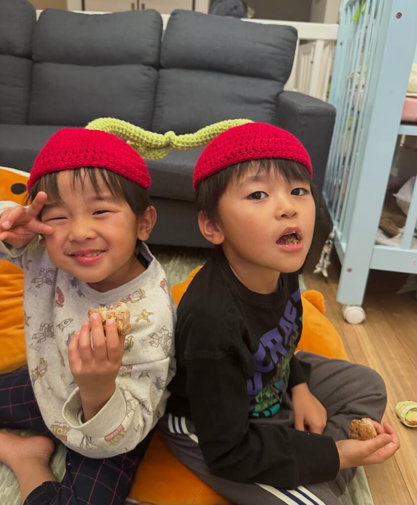 お兄ちゃんたちが被ると…（＠nanachanko.06さんより提供）