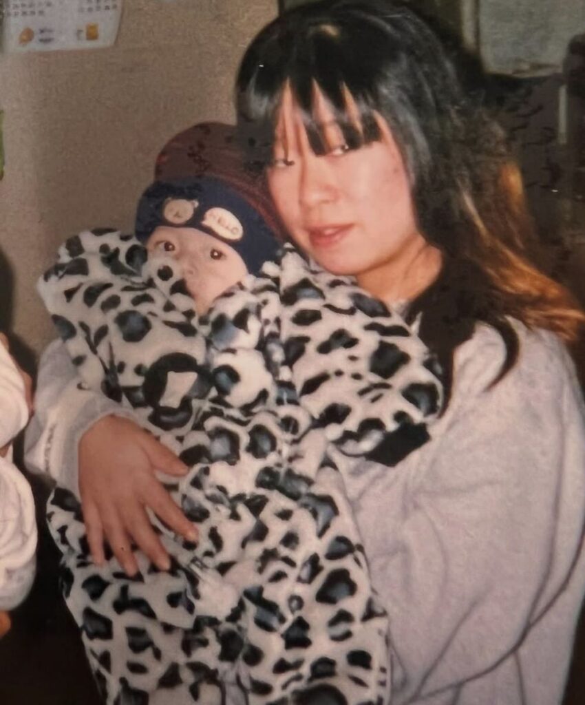 日本出身のお母さん（＠iamwaamiiさんより提供）