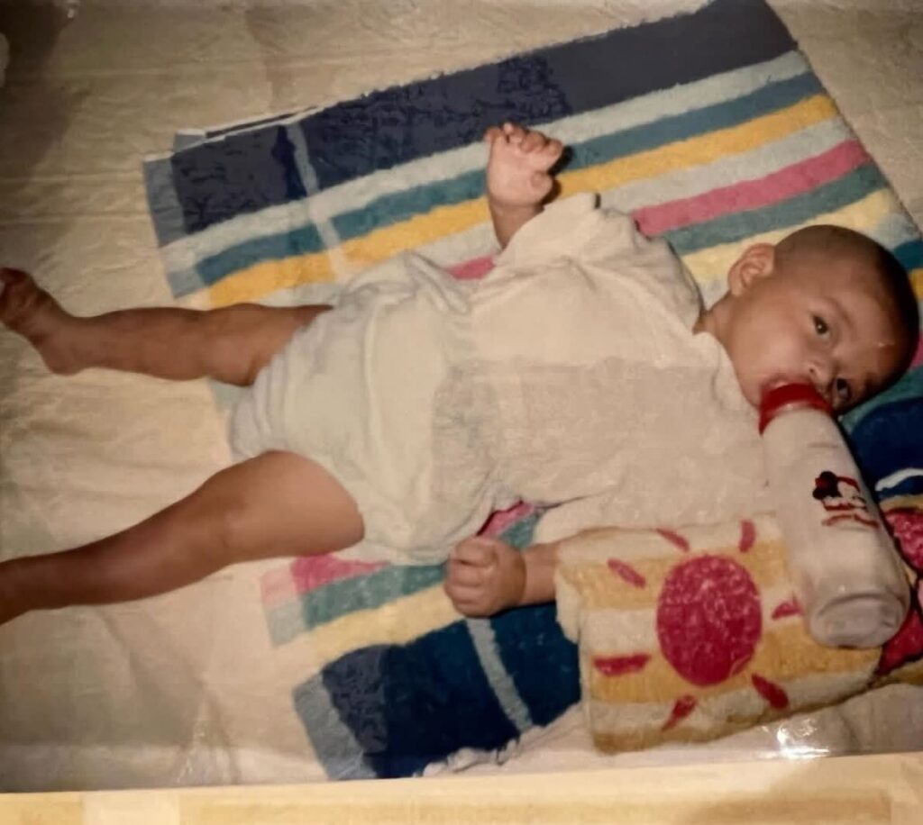 ミルクを飲む様子（＠iamwaamiiさんより提供）