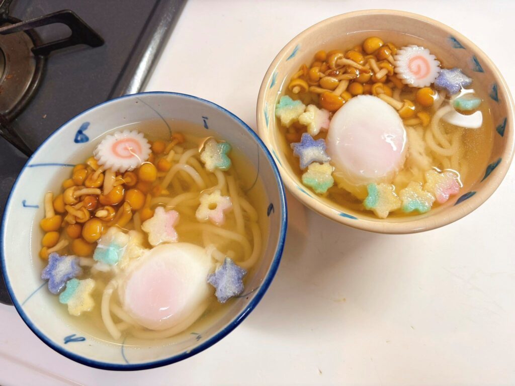 温泉卵の入ったおうどん（＠orie13aさんより提供）