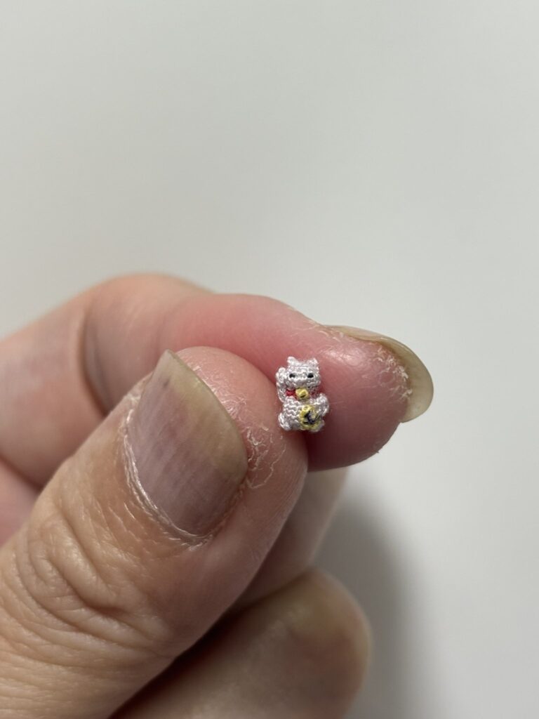 小さい招き猫の編み物②（＠handmade_noriさんより提供）