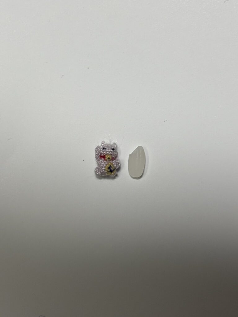 小さい招き猫の編み物①（＠handmade_noriさんより提供）