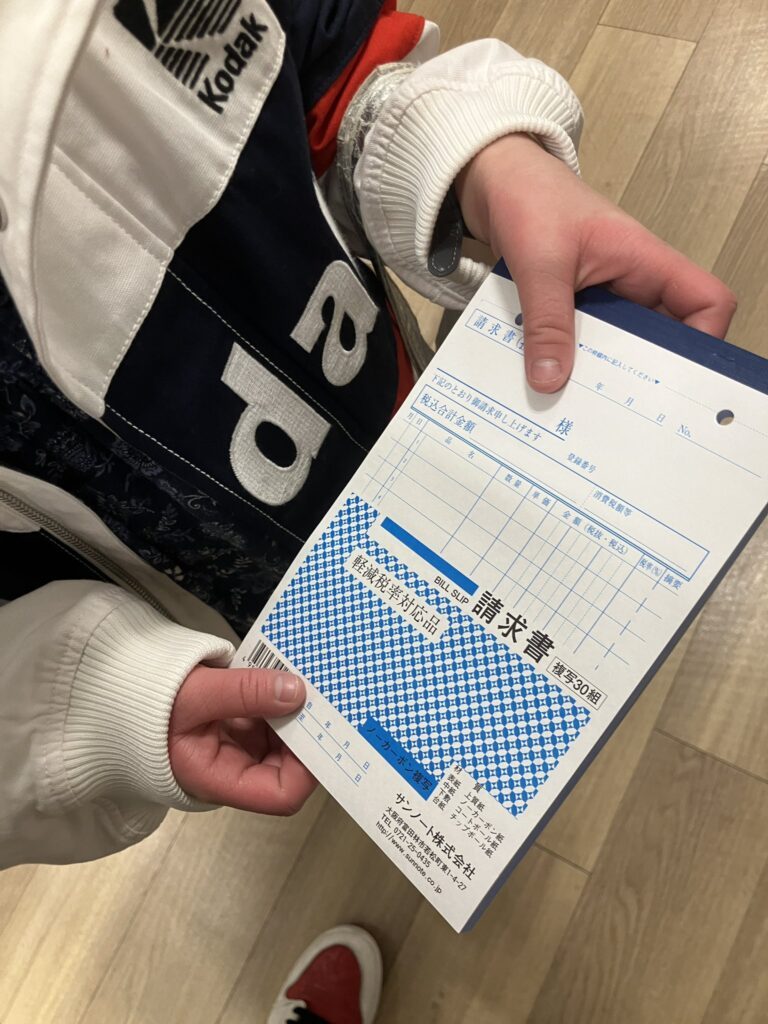 娘さんが手に取ったのは…（＠yuta_ptvさんより提供）