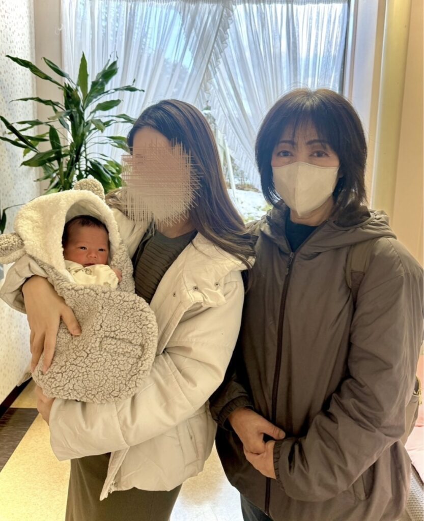 退院時に撮ったおばあちゃんとの写真（@manato0104さんより提供）