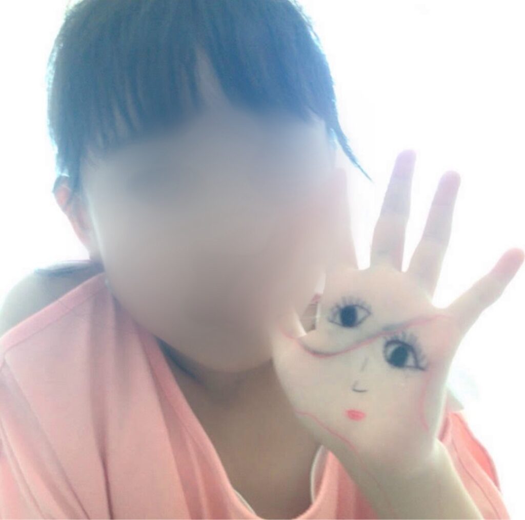 【実際の写真】玄関で見つけた違和感の正体