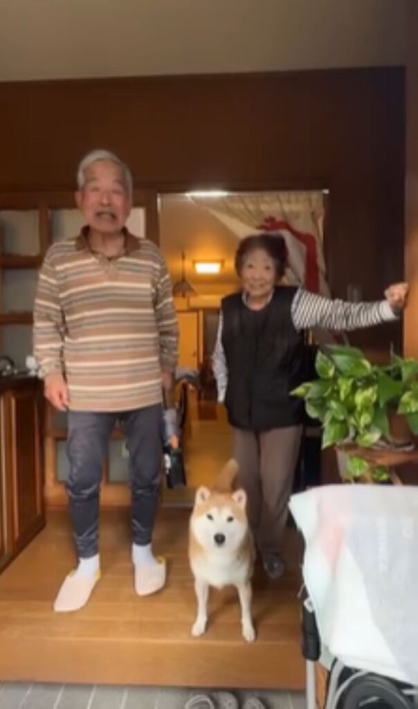 おじいちゃんと富士くん②（＠yamada_fuji_さんより提供）