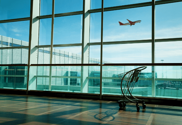 イメージ画像：静寂に包まれた空港