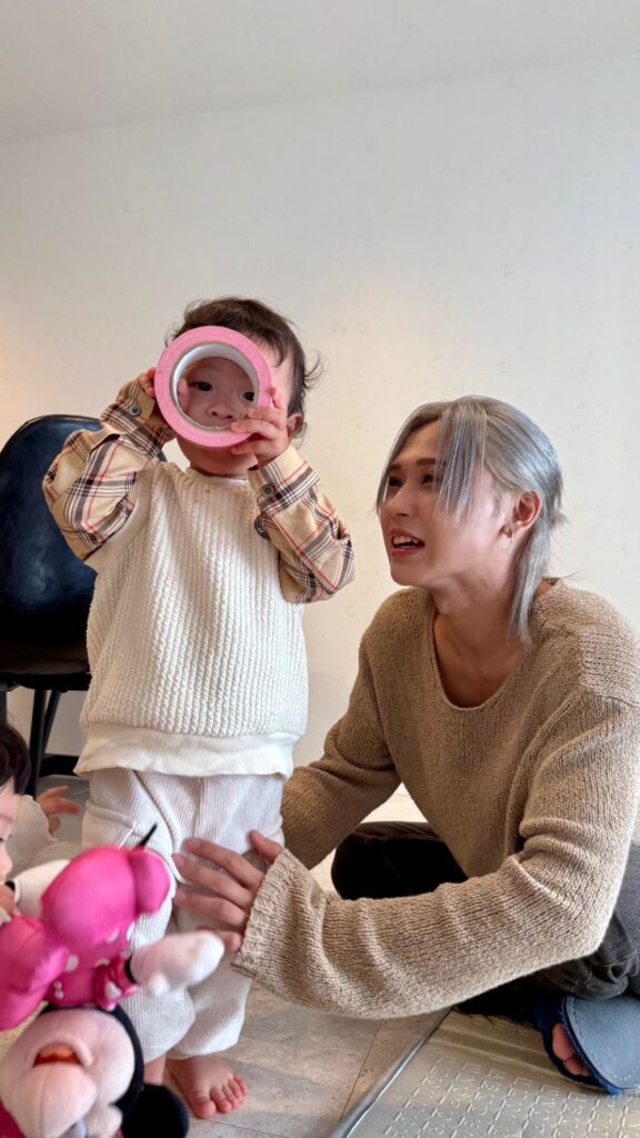 普段の息子さんとパパさん①（＠umi_kotetsuさんより提供）