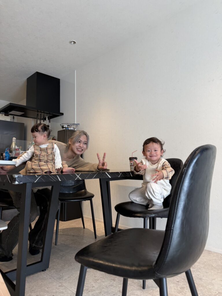 お子さんたちとパパさん（＠umi_kotetsuさんより提供）