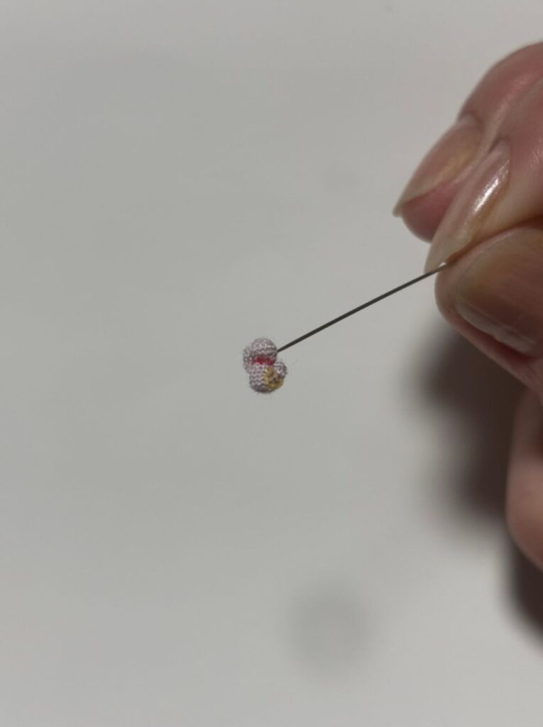 小さい招き猫の編み物④（＠handmade_noriさんより提供）