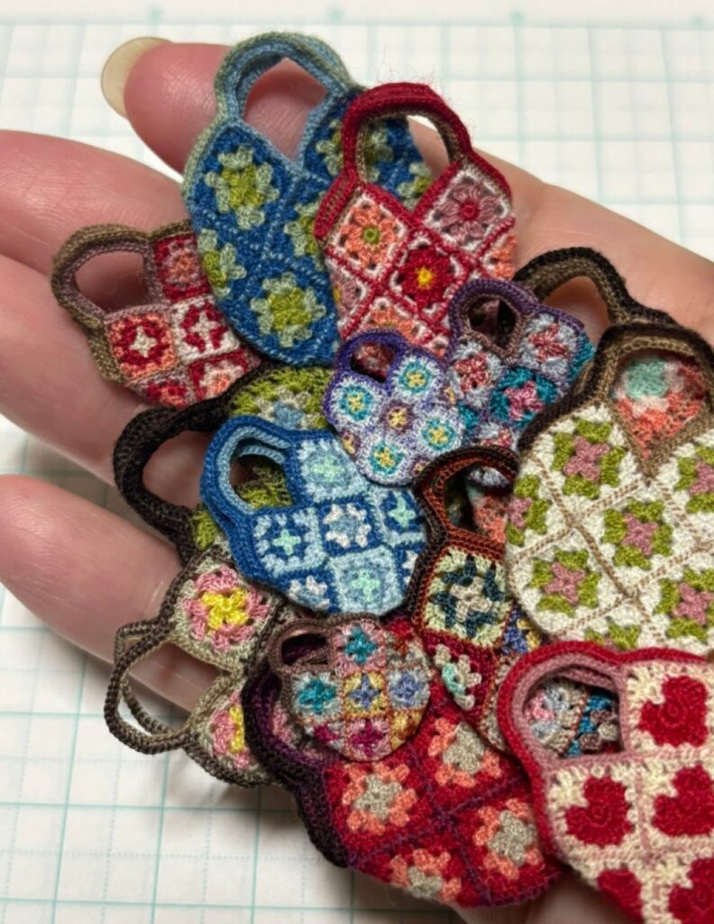 【実際の写真】招き猫に隠された秘密