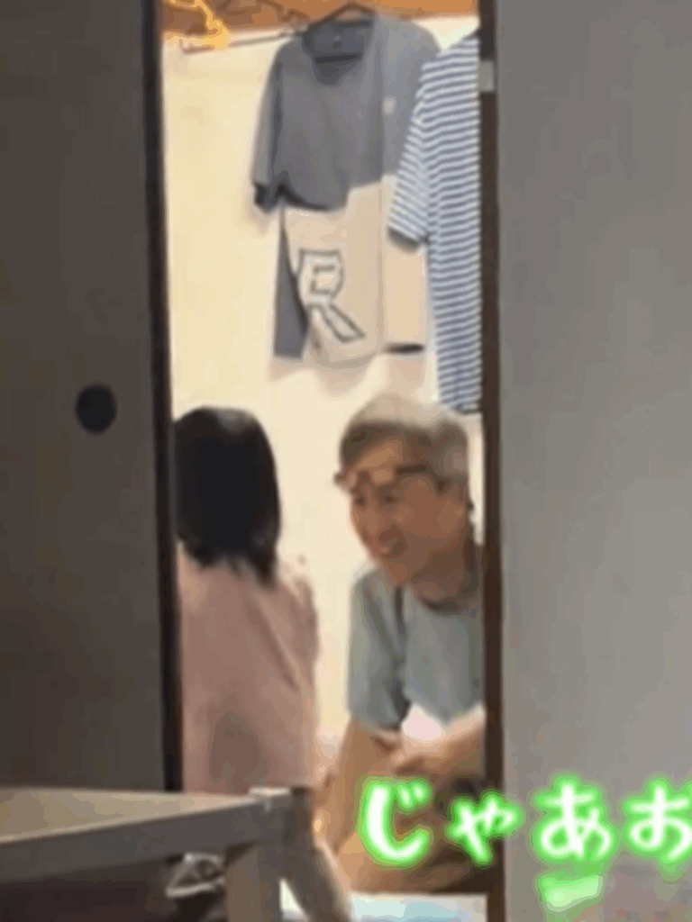 おじいちゃんと一緒に寝ようか（@orurimamaさんより提供）