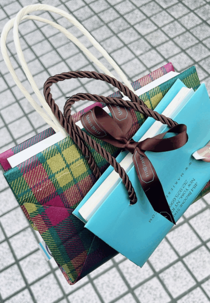 おしゃれなブックカバーに大変身（@kinako_unsweetenedさんより提供）