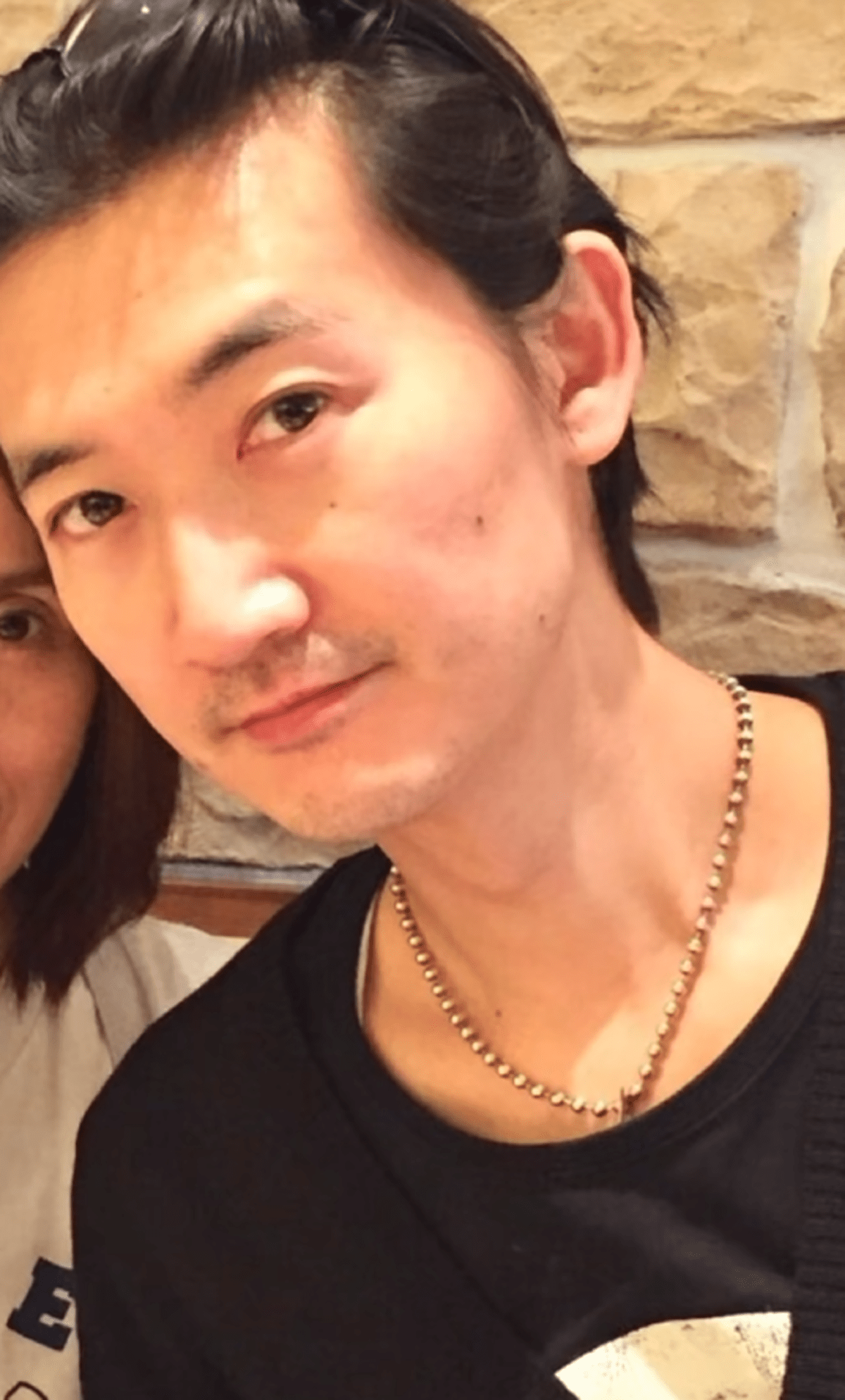 女優である娘とそっくりな父。15年前の写真を見てみると…「やっぱり美男ですね!」「スタイル抜群」「イケメン」