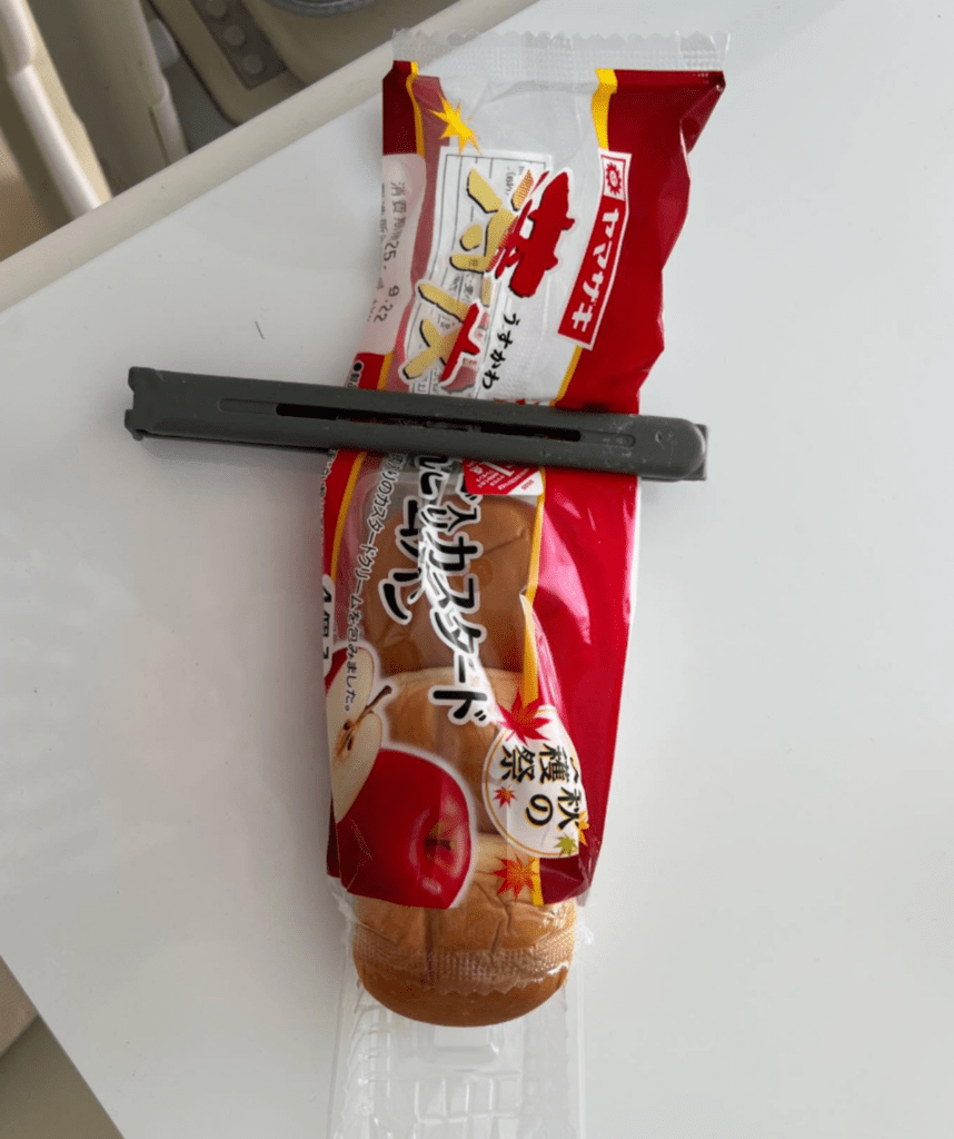 旦那さんが封をしたはずのパン（@assun.s2さんより提供）