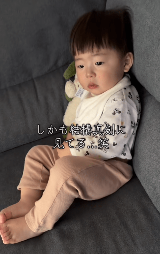 ドラマを観る息子さん（＠riku__soraさんより提供）