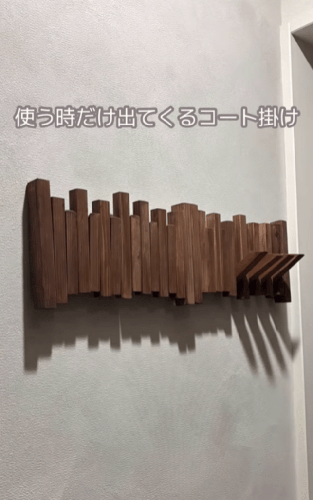 フックが隠れるコート掛け（＠nico_smile_homeさんより提供）
