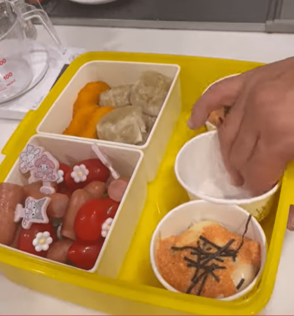 盛り付け風景①（＠姫さまナイトさんより提供）