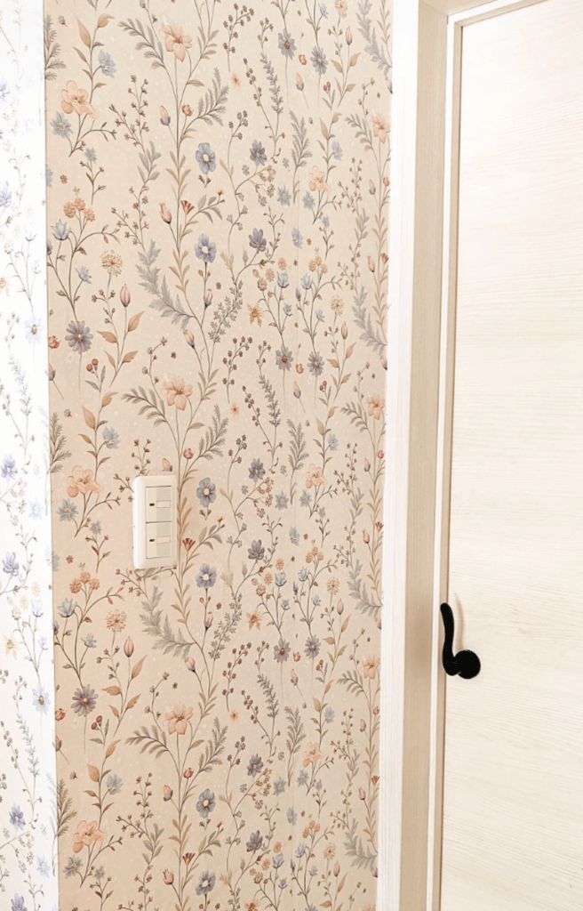 ボロボロだった壁紙が…（@popopotechi0427さんより提供）