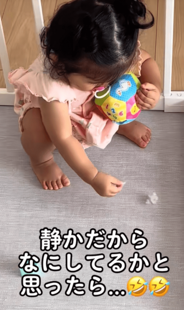 静かに綿を集める娘さん（＠n11o30さんより提供）