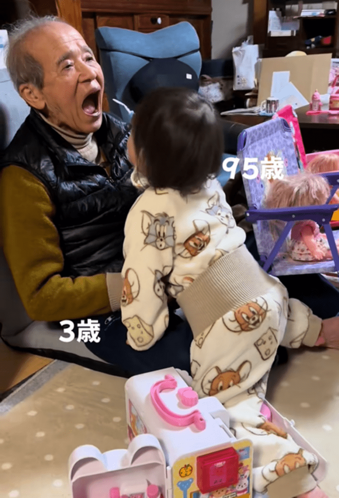 口の中を見てもらう様子（＠93otomodachi1さんより提供）