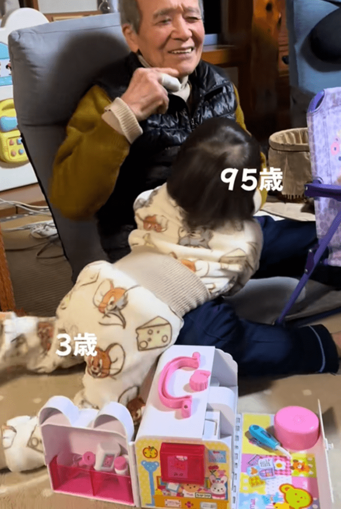 【実際の写真】お医者さんごっこの様子