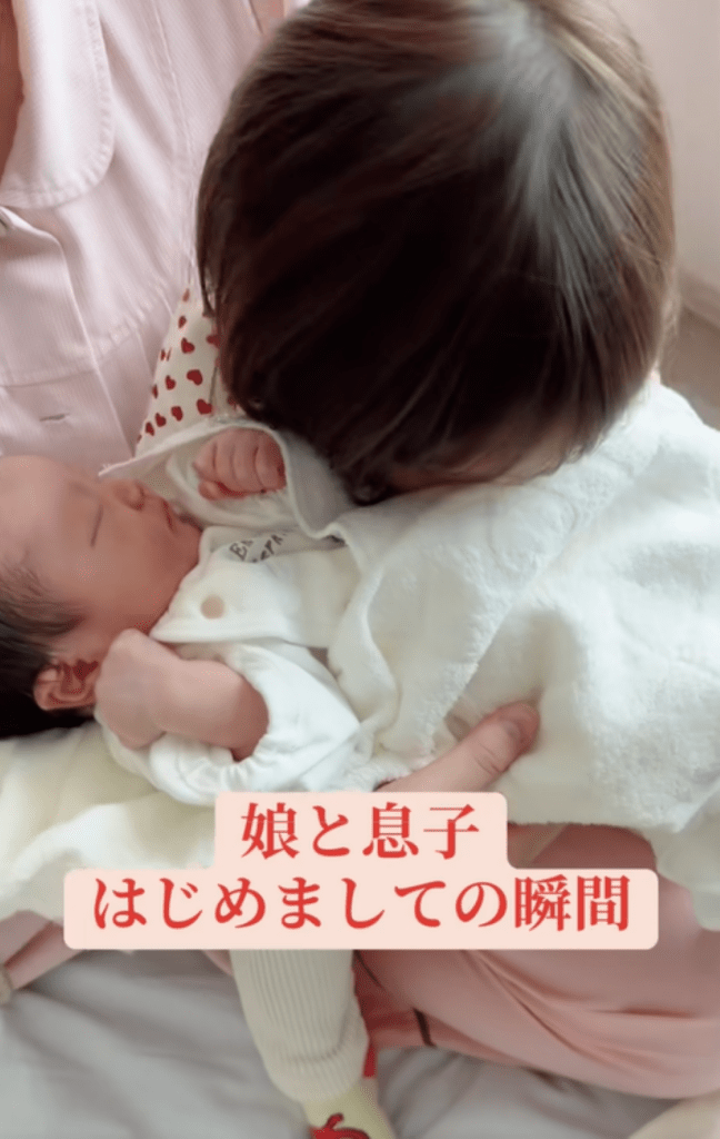 匂いをクンクン（＠makkei104さんより提供）