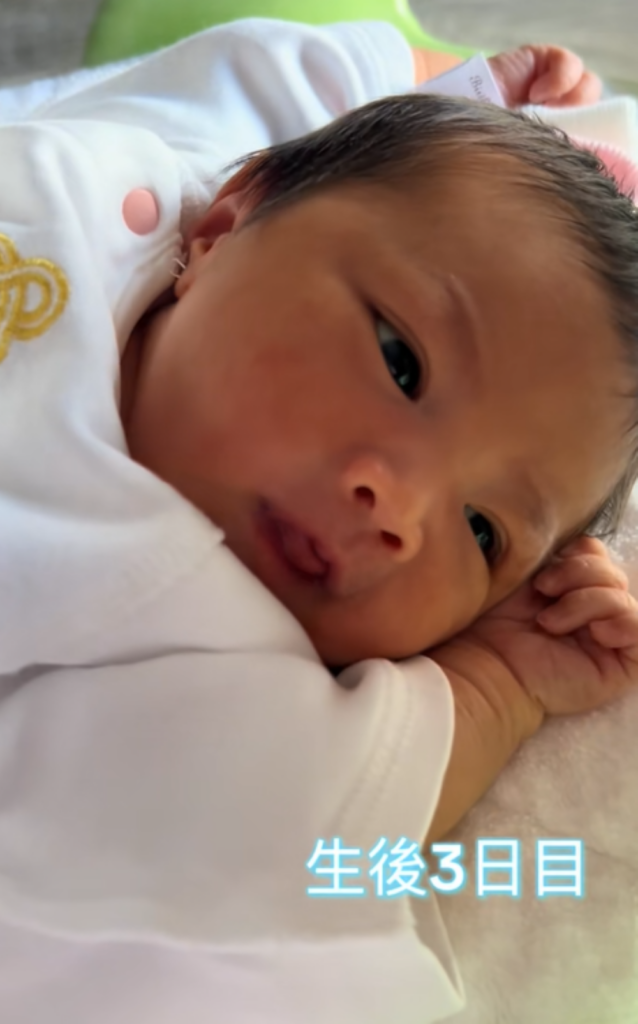 生後3日目からお目目ぱっちり（＠piyopiyosan723さんより提供）