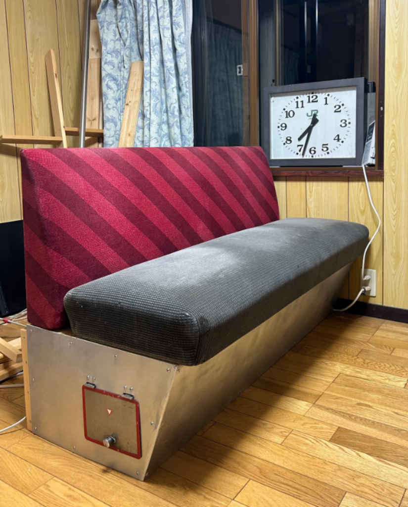 座席下は投稿者さん手作り（@Chibaina0420さんより提供）