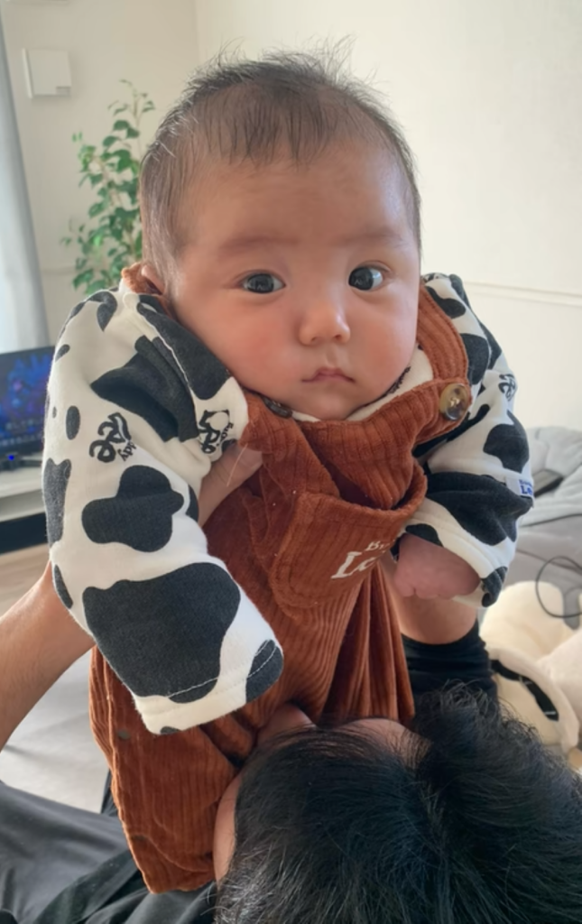 息子さん・生後2ヶ月②（＠memamekichi_papaさんより提供）