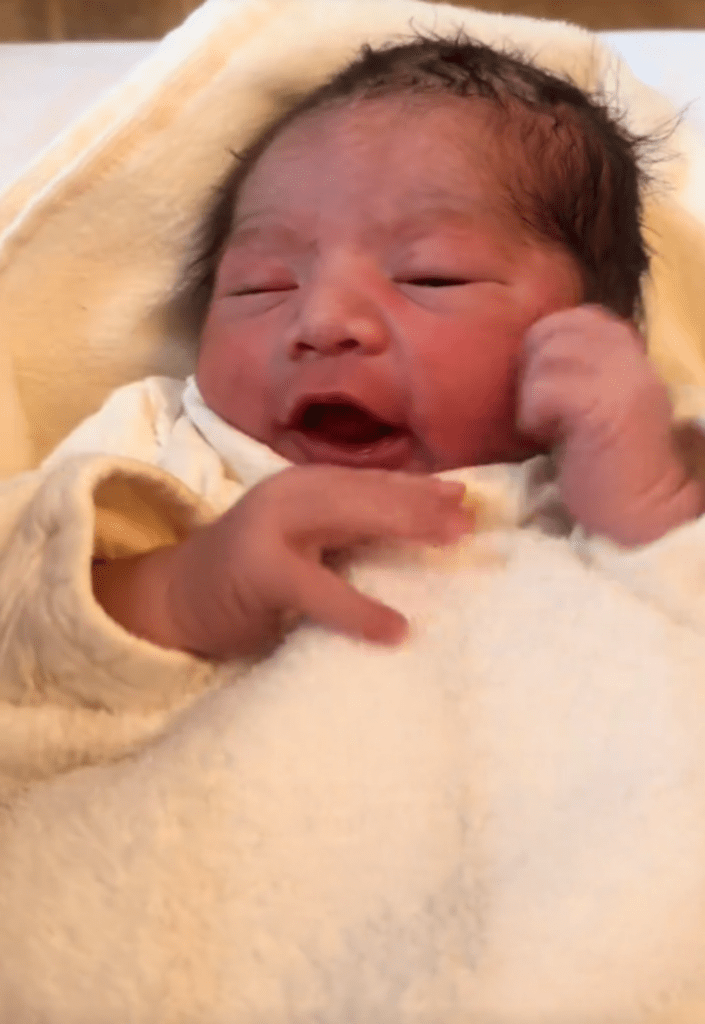 生まれたての息子さん①（@ri_mamachansngsさんより提供）