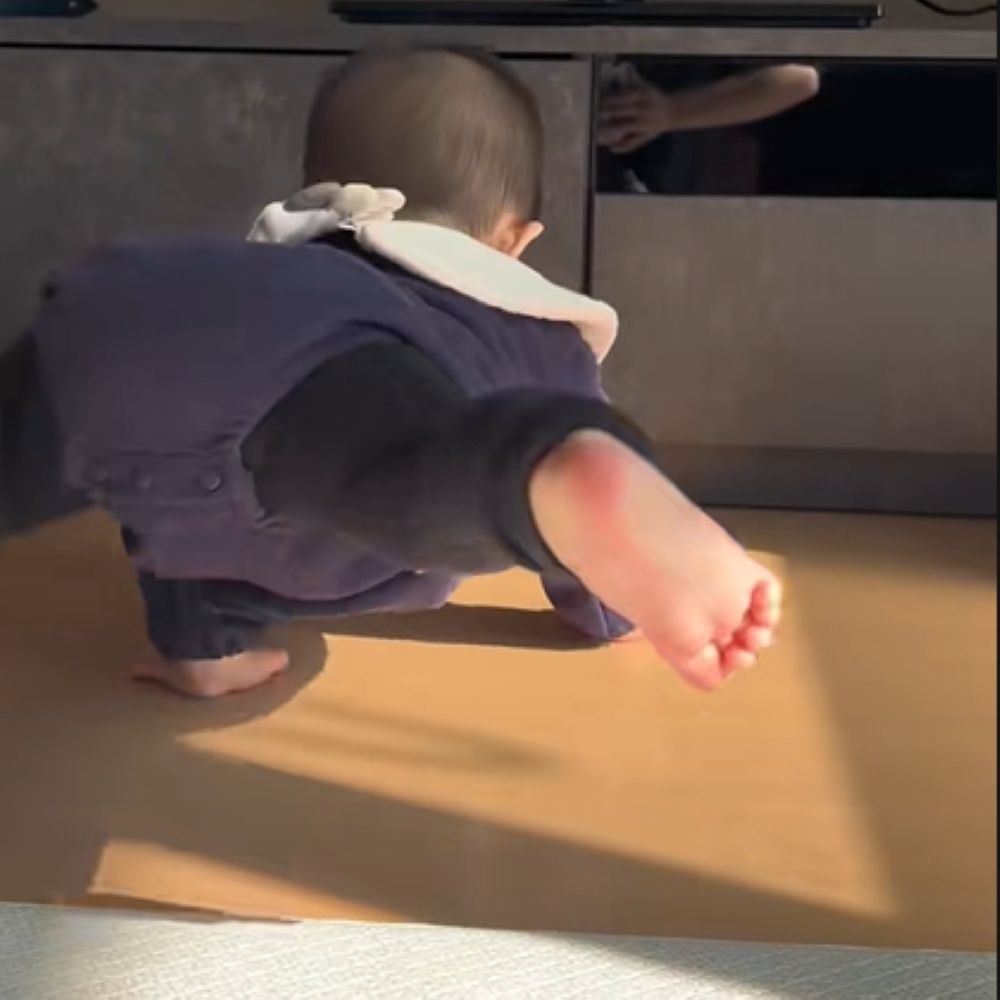 足を浮かせました（＠rinrrirさんより提供）