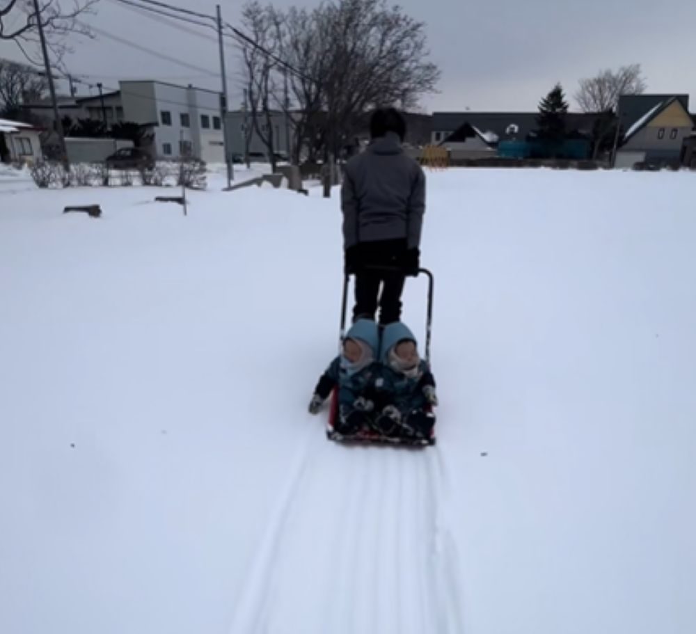 おじいちゃんとの雪遊び⑦（＠ao_sora_sさんより提供）