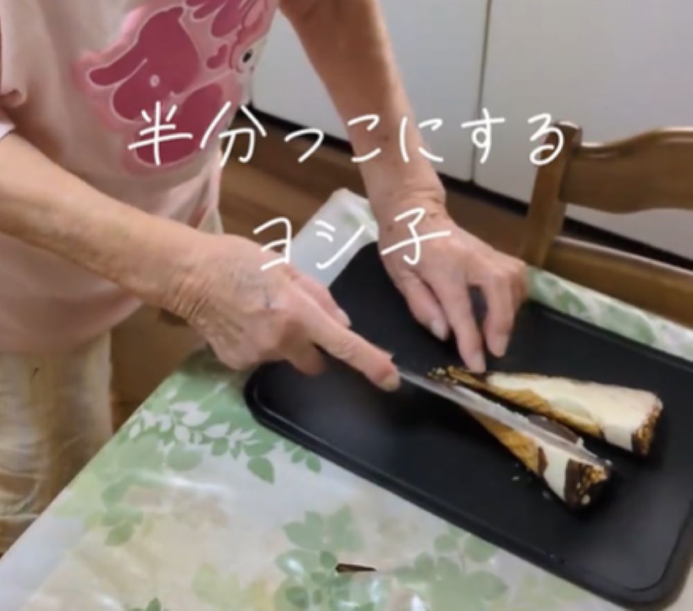 包丁で切ることに（＠yoshiko7575さんより提供）