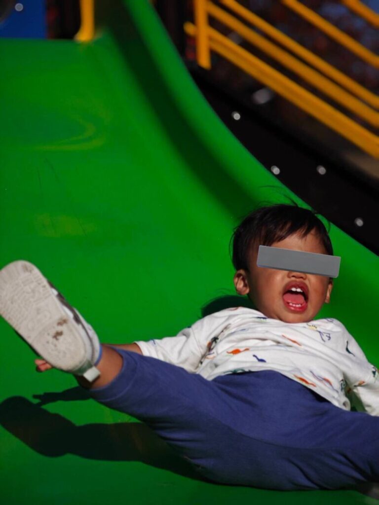 ワイルドな滑り台！（@datsukyokanさんより提供）