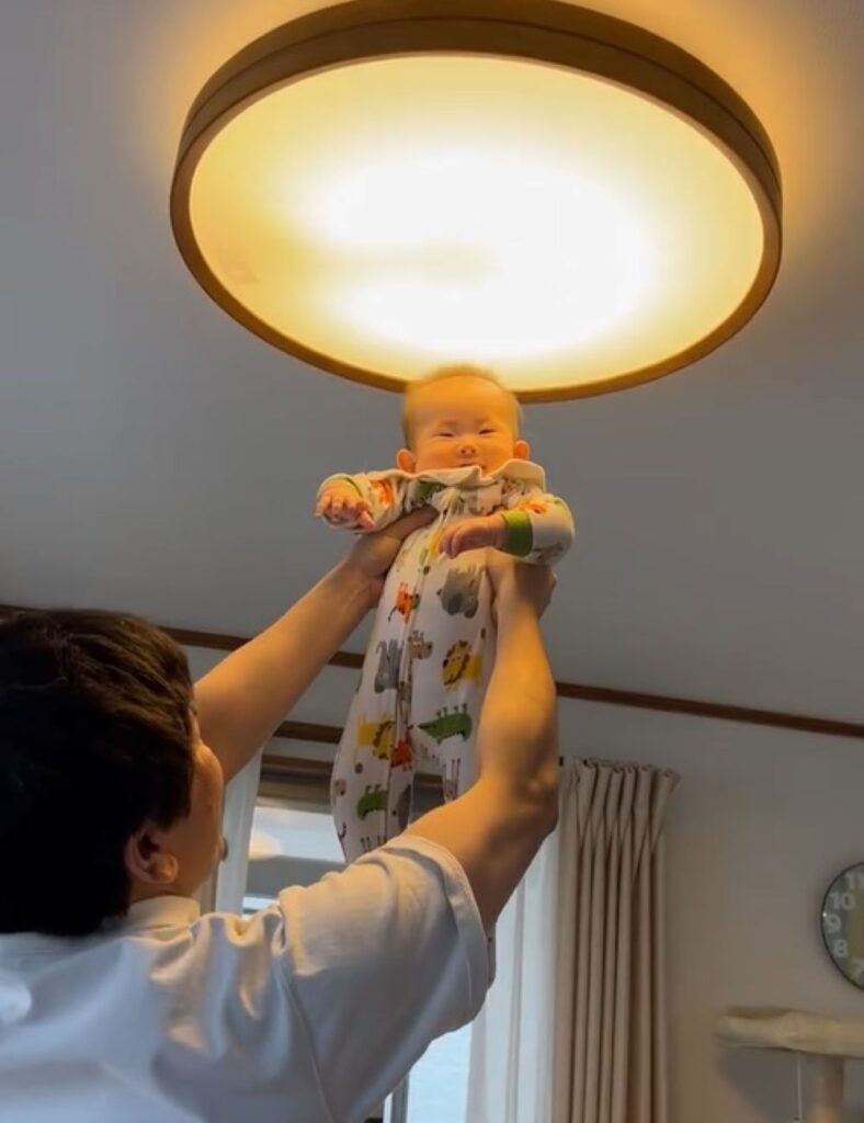 UFOに吸い込まれていく？（＠rairaimama24さんより提供）