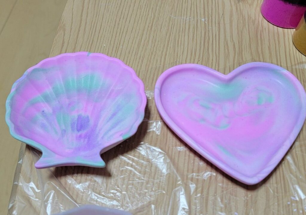 石膏で作ったお皿（＠yukimalmalさんより提供）