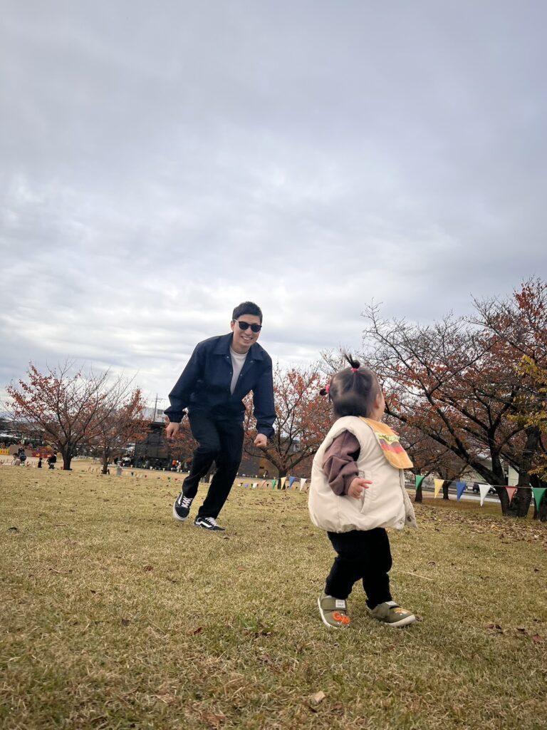 追いかけっこをする様子（＠arii.iiiiiii17さんより提供）