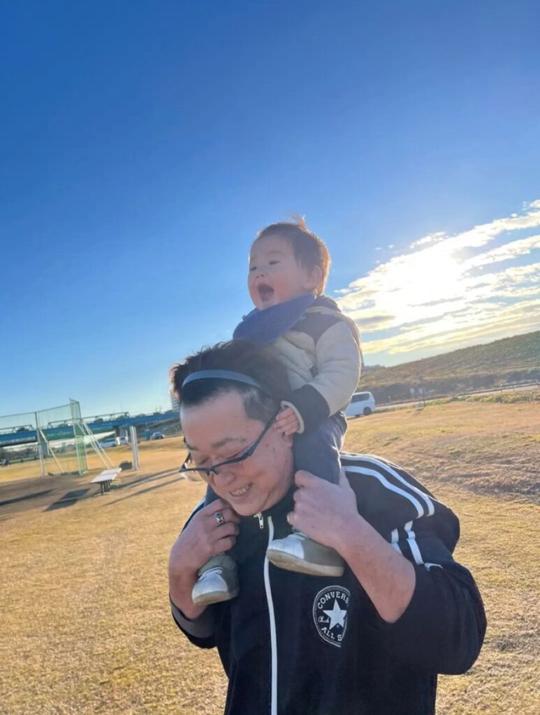 おじいちゃんとお子さん②（＠arm1087691さんより提供）