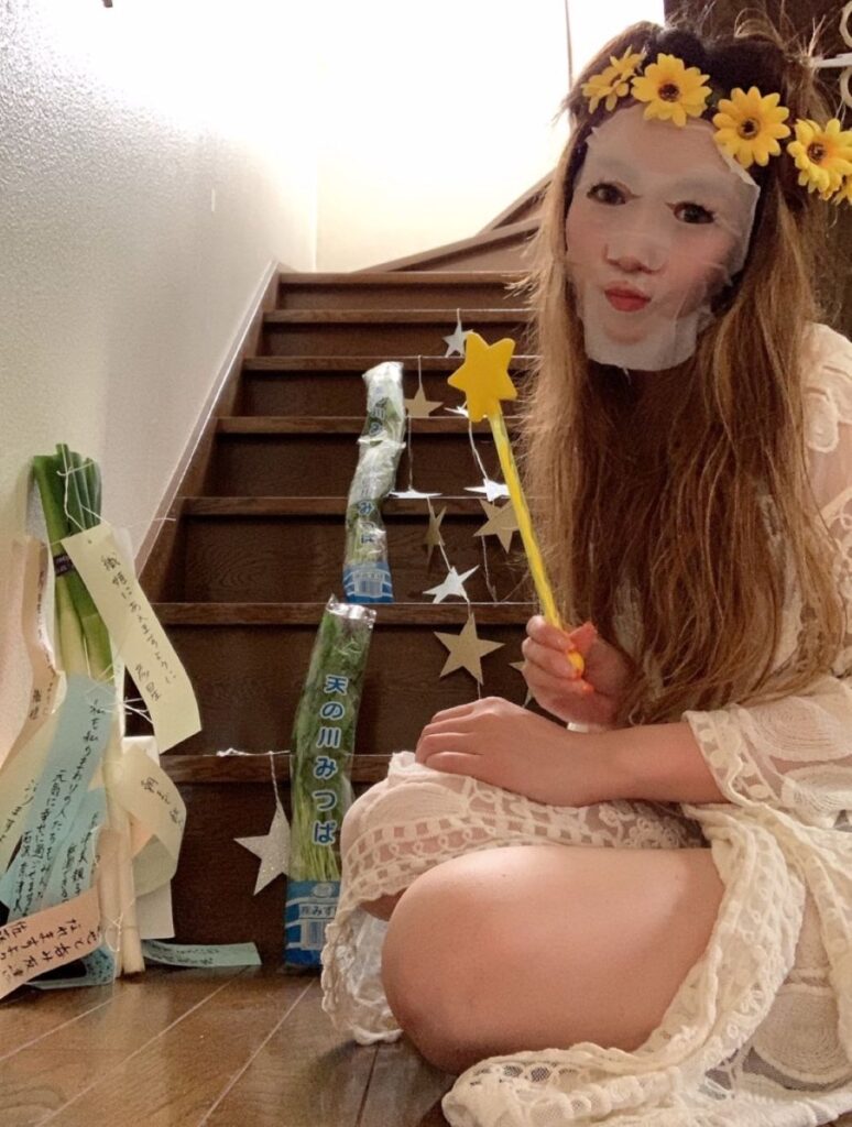 みんなの願いを代筆して織り姫に（＠princesshonpoさんより提供）