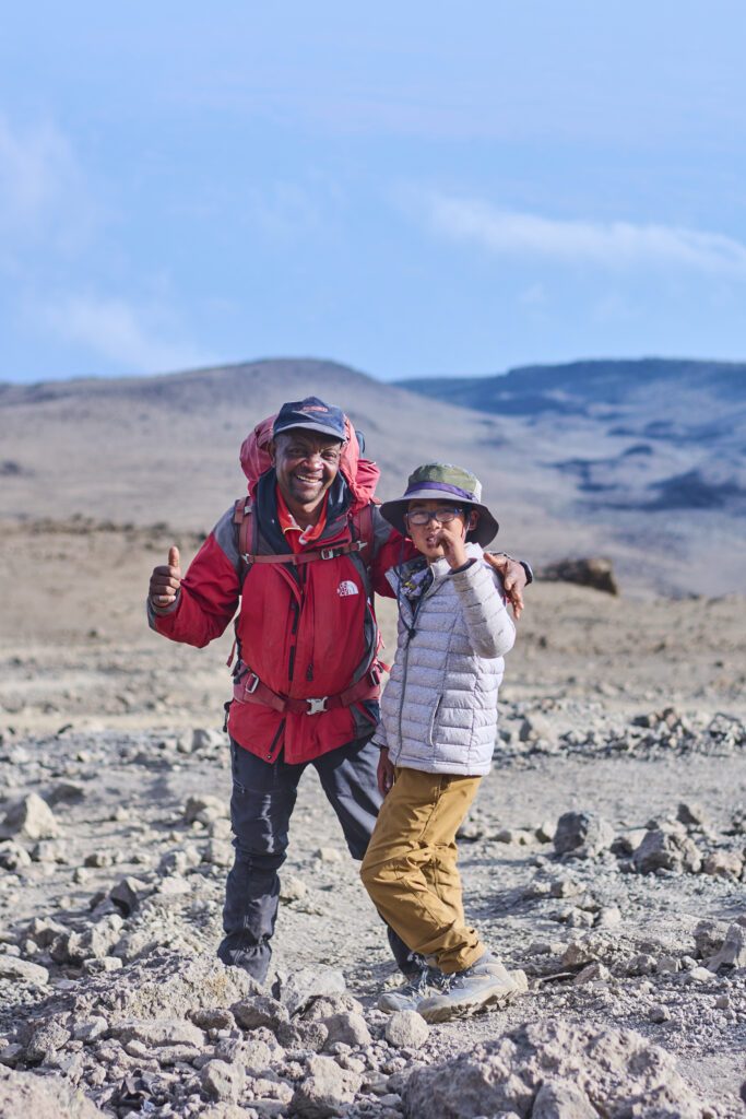 補助ガイドさんと息子さん（＠inomatacampphotoさんより提供）