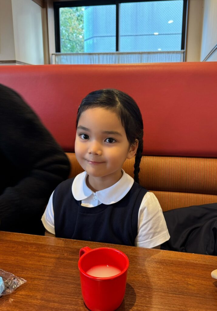 普段の娘さんの様子①（@me.and_kさんより提供）