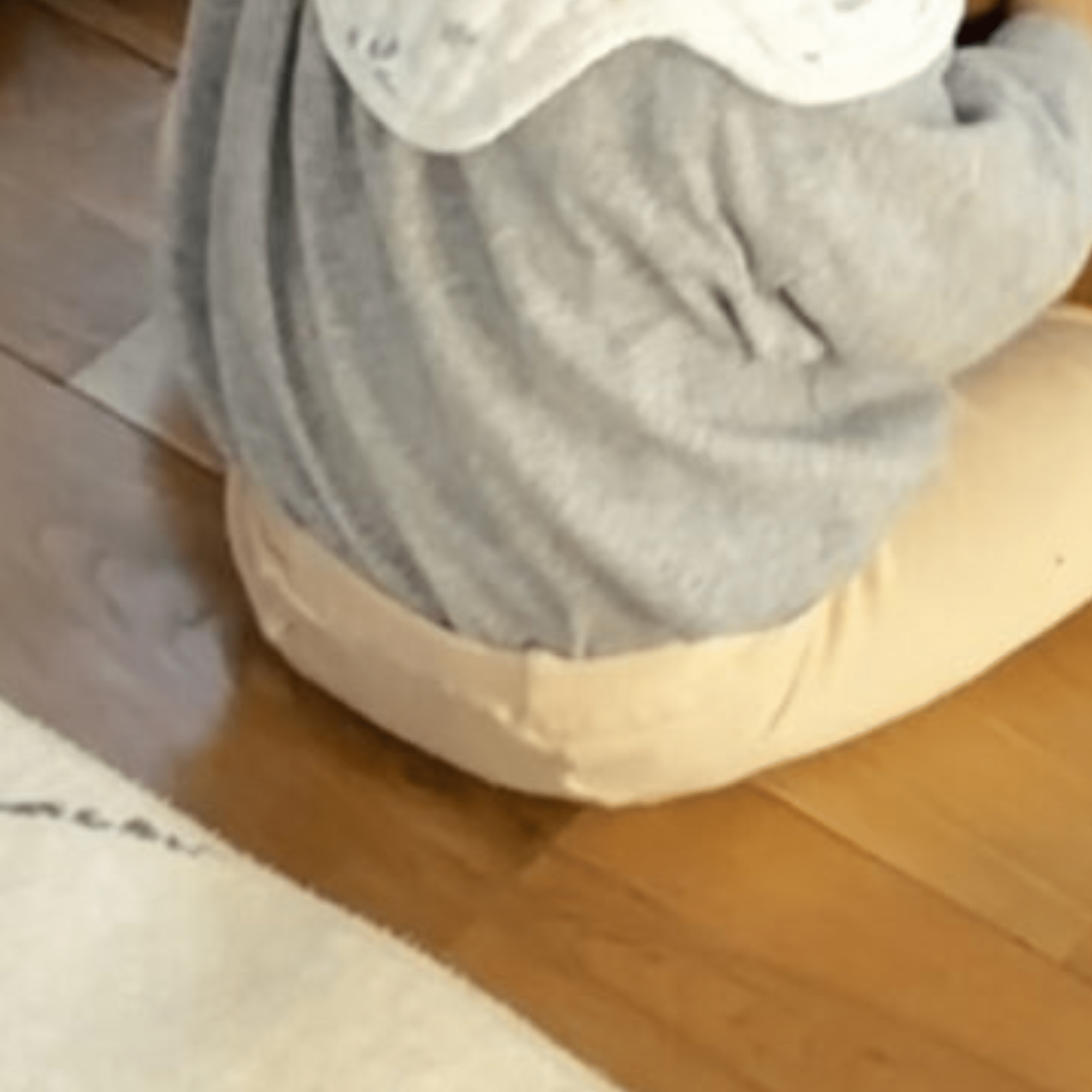 母「いつもはついてくるのに」突然静かになった1歳息子に違和感。様子を見に行くと…背筋が凍った光景に「これは怒れない」「うちもやります」