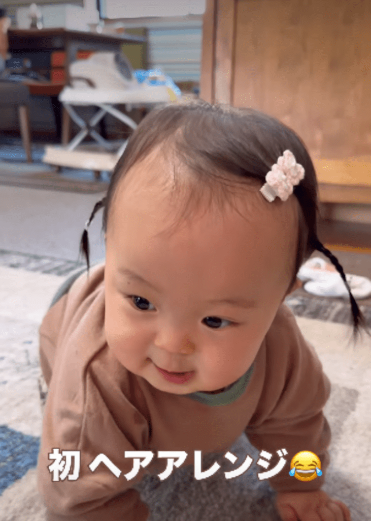 はいはいするちーちゃん（＠_3170g_51.5cmさんより提供）