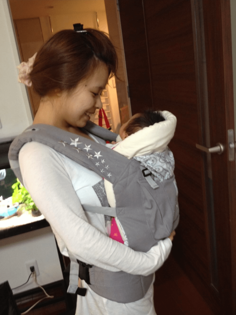 ママさんと息子さん：生後3週間頃（＠kie.gohan1さんより提供）